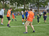 Laatste training S.K.N.W.K. JO7-1 (partijtje tegen de ouders) van maandag 27 mei 2024 (46/180)